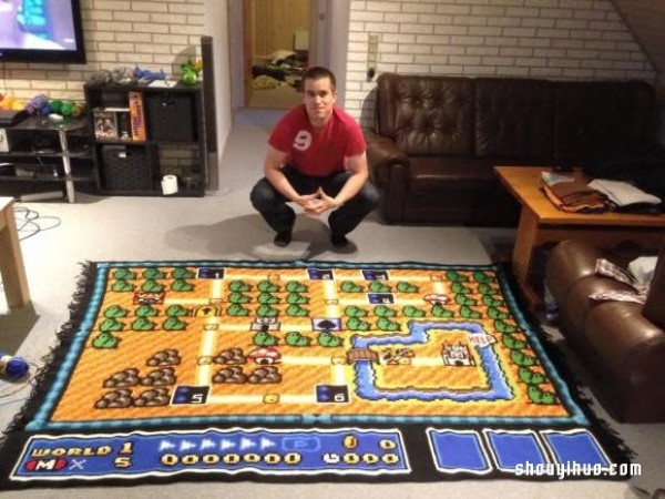 Six years to hand-knit a huge Super Mario map blanket