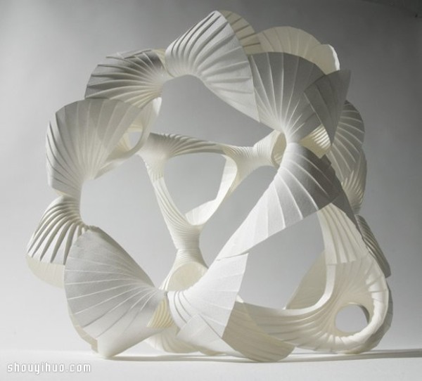 Appreciation of indescribable yet stunningly beautiful paper sculptures