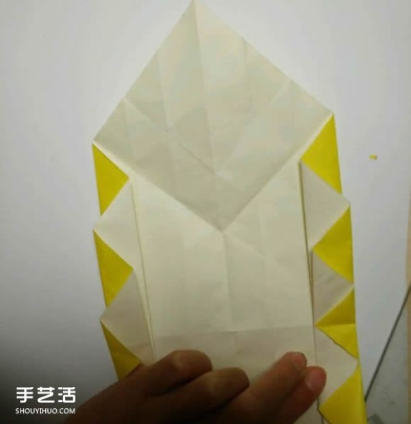 Illustrated tutorial on folding origami yuanxiao, including a spoon for holding yuanxiao