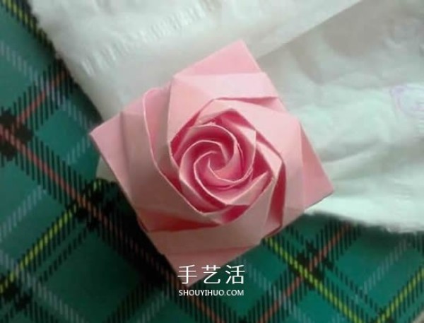 Valentines Day gift box origami illustration, how to fold a beautiful Korean rose gift box