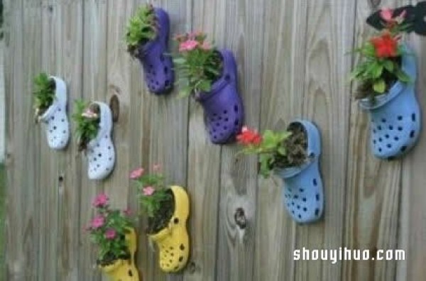 Use old shoe waste into flower pots to DIY to make super unique potted plants