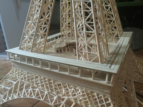 Detailed illustrated tutorial on hand-made Eiffel Tower model with bamboo sticks