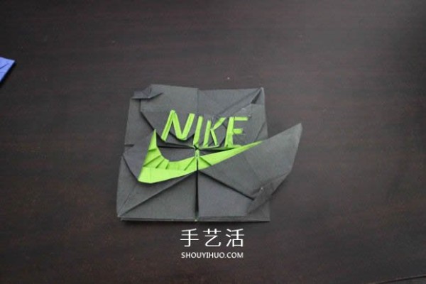 Illustrations of how to fold the NIKE logo using the origami method