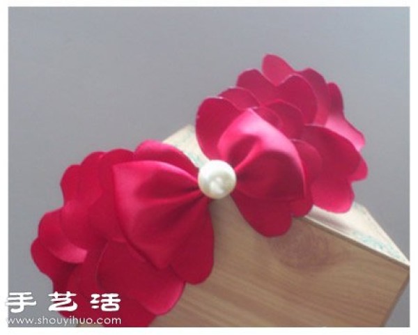 Illustrated tutorial on DIY handmade exquisite bow headbands with ribbons