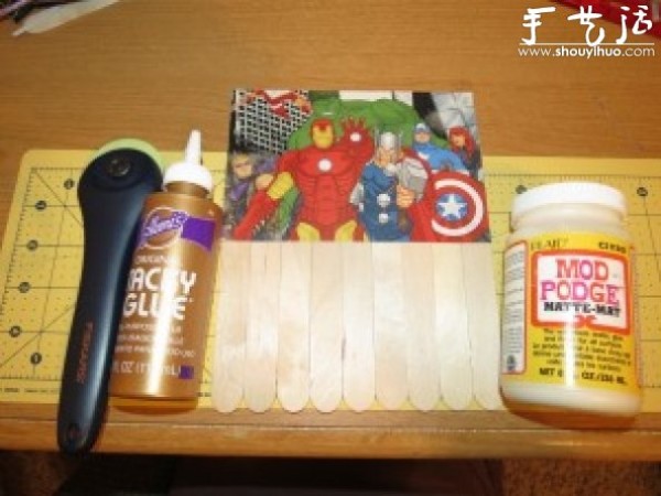 Popsicle stick DIY: use comic books to make artistic popsicle sticks