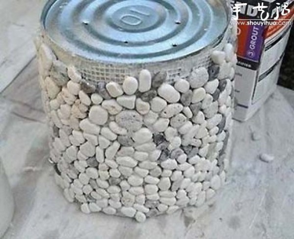 DIY Nordic-style garden pots from scrap iron barrels