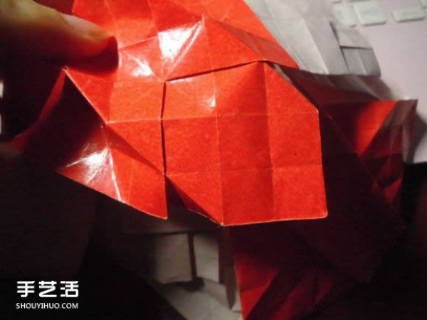 Kissing Fish Origami Illustration of the Super Complex Heart Folding Process