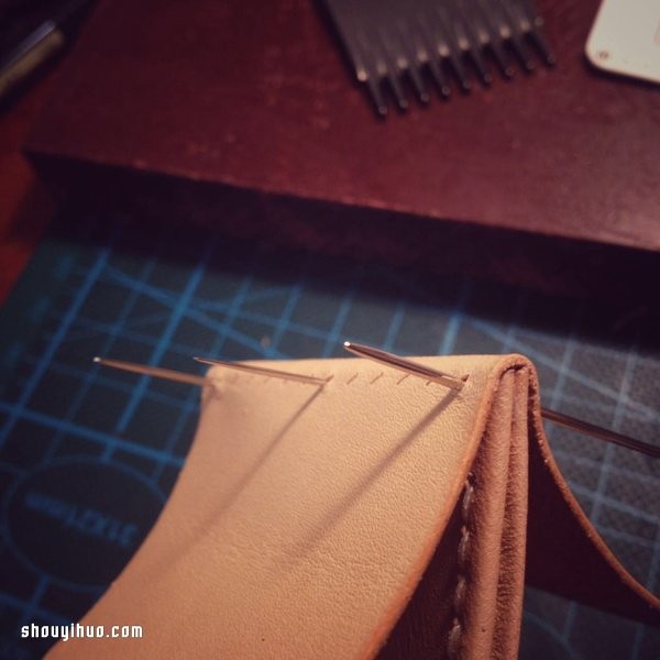 A super detailed step-by-step illustrated tutorial on how to make a BV woven bag