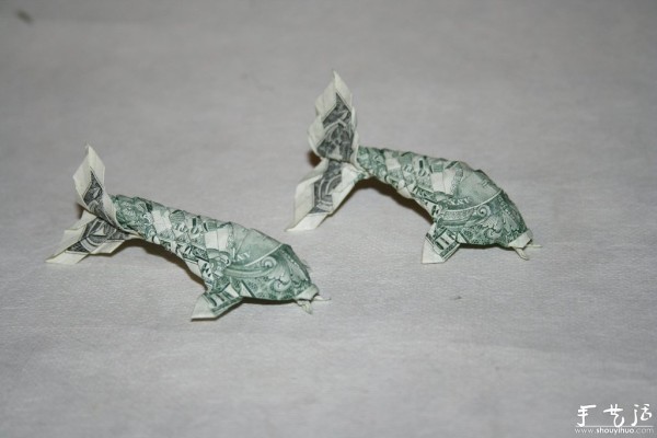 Appreciation of realistic hand-made animal origami works