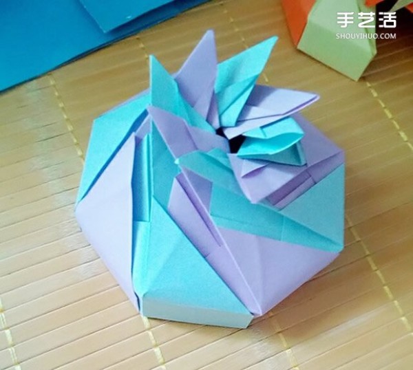 How to Origami a Chinese Valentines Day Gift Box, Illustrations of How to Fold an Octagonal Paper Box