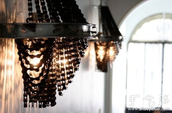 DIY chandelier for old car chains and wheels