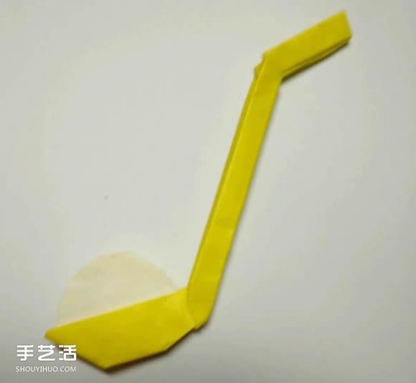 Illustrated tutorial on folding origami yuanxiao including a spoon for holding yuanxiao