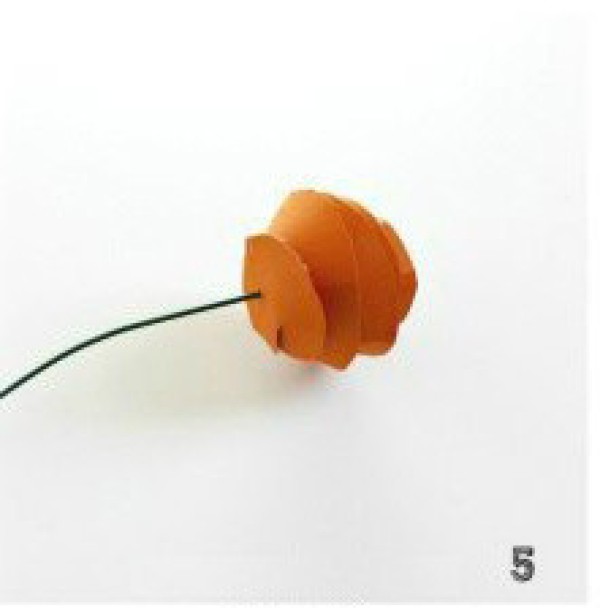 Illustration of how to make simple cardboard roses