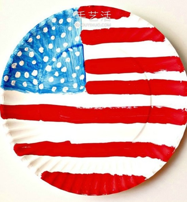 Tutorial on how to make a handmade American flag on a paper plate in kindergarten