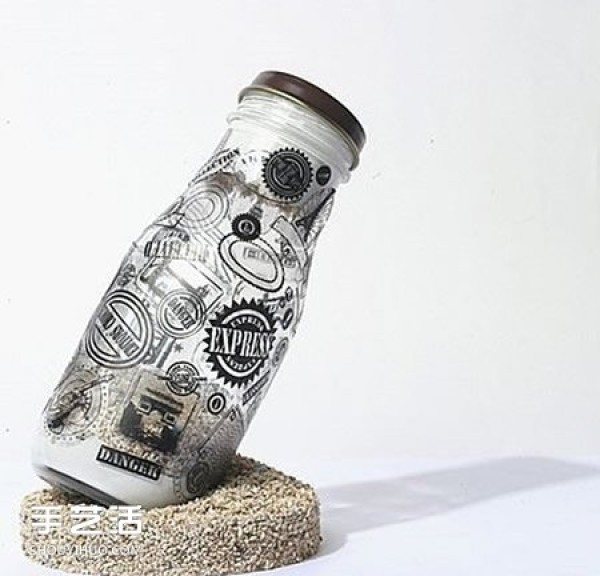 A collection of hand-drawn pictures of beverage bottles for appreciation of handmade beverage bottle paintings