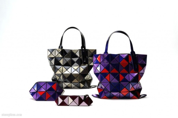 Issey Miyake BAOBAO BAGSs Magic Cube Dressing Technique