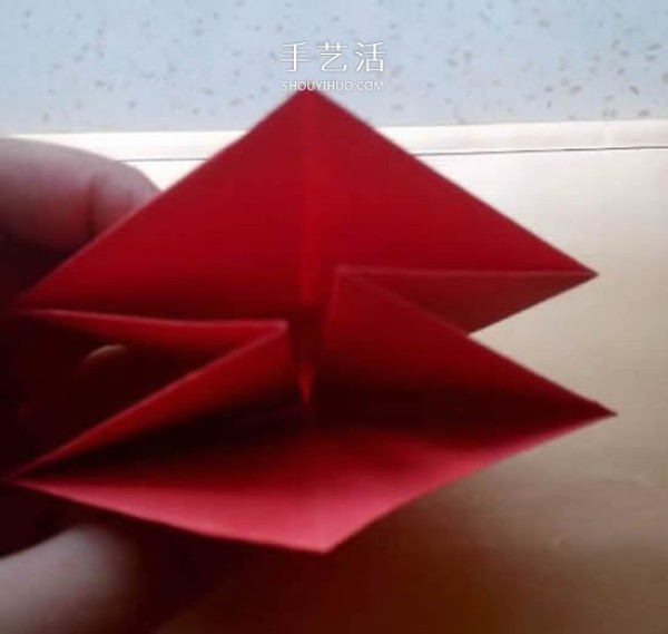 Childrens simple origami box tutorial: Illustration of the folding method of a tripod-shaped paper box