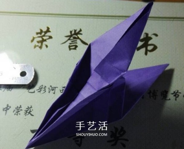 Illustrations of how to fold roses and paper cranes, handmade origami roses and paper cranes