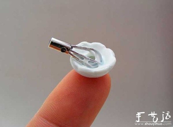 Miniature food on your fingertips