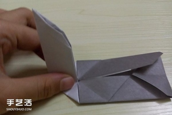 How to fold an origami folding knife, Illustration of folding a foldable spring knife by hand