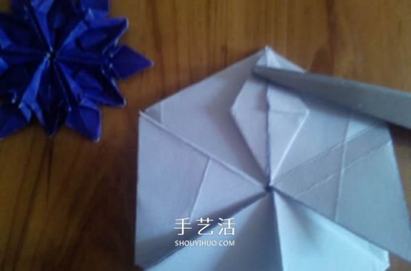 3D three-dimensional snowflake origami illustration, how to fold complex and exquisite snowflakes