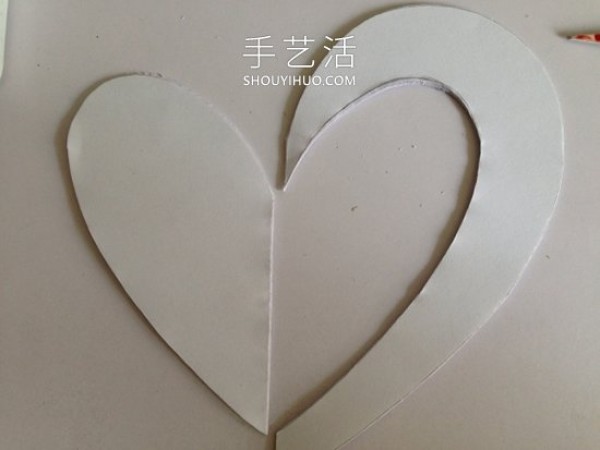 Illustration of how to make hand-made three-dimensional heart-shaped cards from cardboard