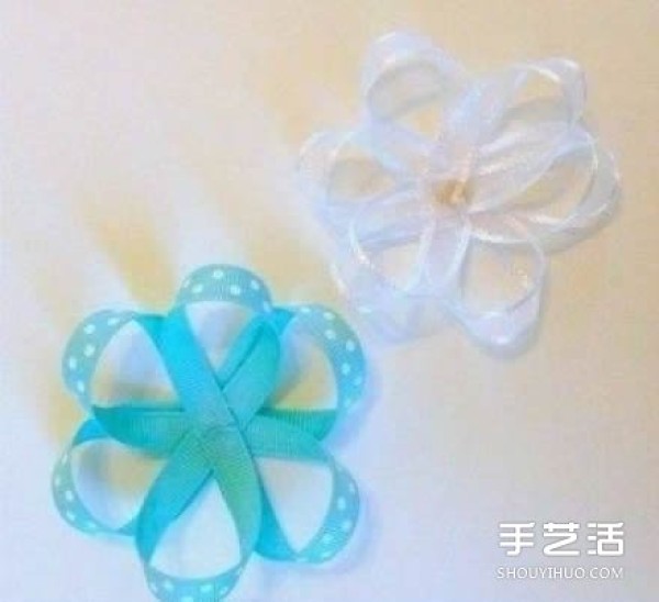 DIY tutorial on how to make ribbon flowers, illustrations of how to make ribbon flowers