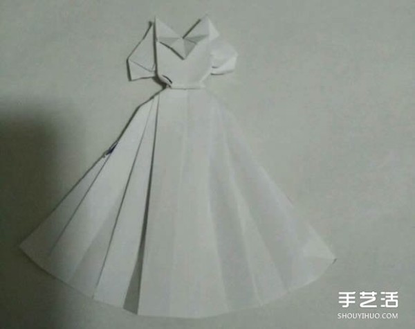 How to fold an origami wedding dress, illustrate the origami method of a wedding dress with steps