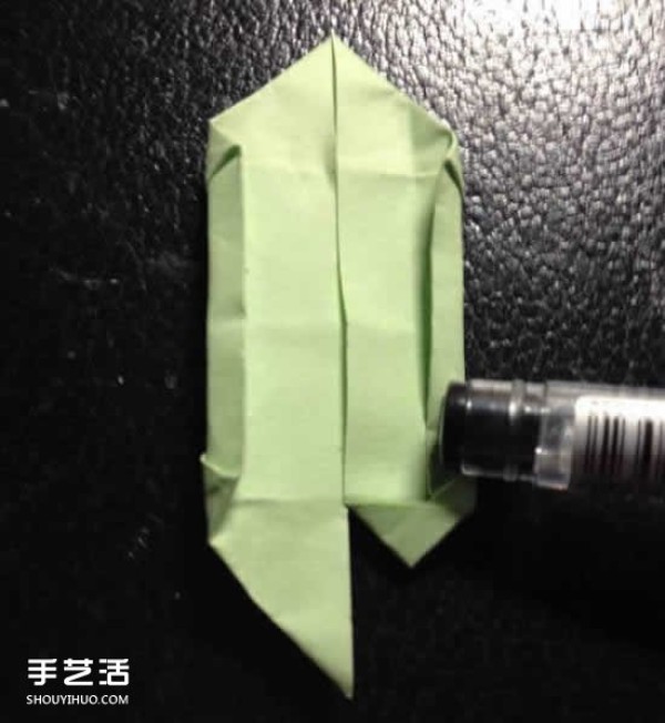 How to fold a four-leaf clover, a simple four-leaf clover origami tutorial with two pieces of paper