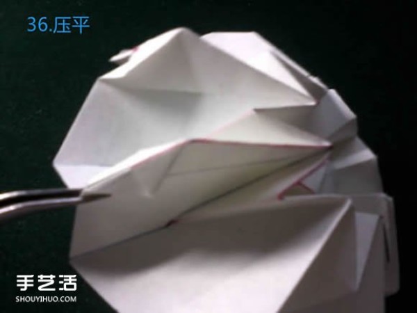 Three methods of origami with an eight-petaled flower, illustrated with a step-by-step diagram of the folding of an eight-petaled flower