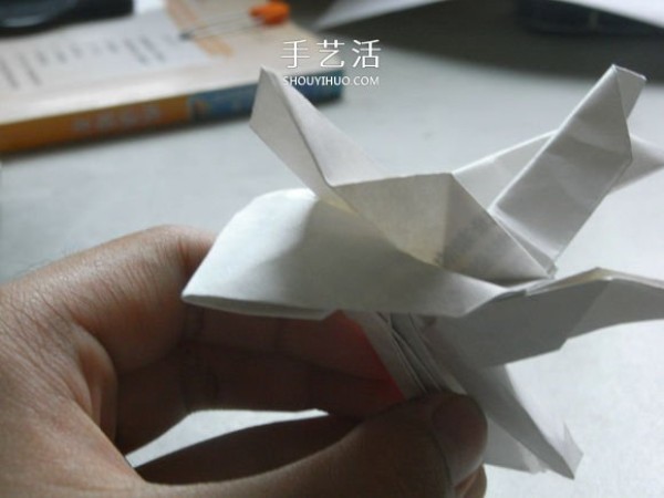 The origami method of a biplane, the step-by-step diagram of how to fold a biplane