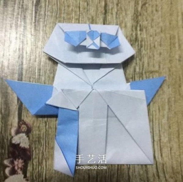 Illustrated tutorial for origami standing giant panda, cute cartoon image