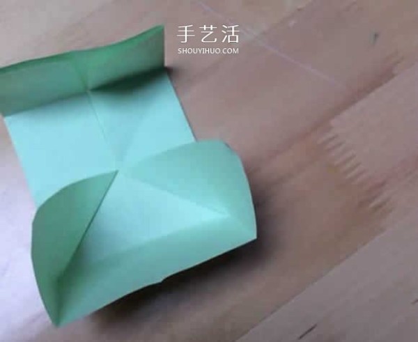 How to fold a spinning paper top with a simple flower-shaped top origami tutorial