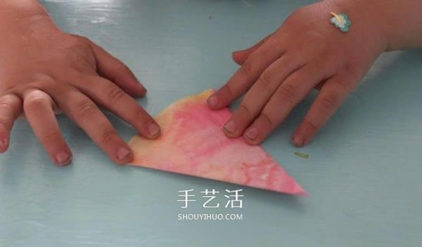 Cake paper flower making is suitable for kindergarten children who love handicrafts