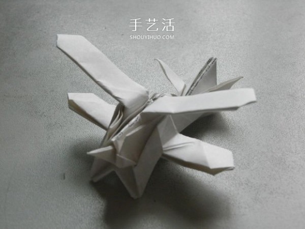 The origami method of a biplane, the step-by-step diagram of how to fold a biplane