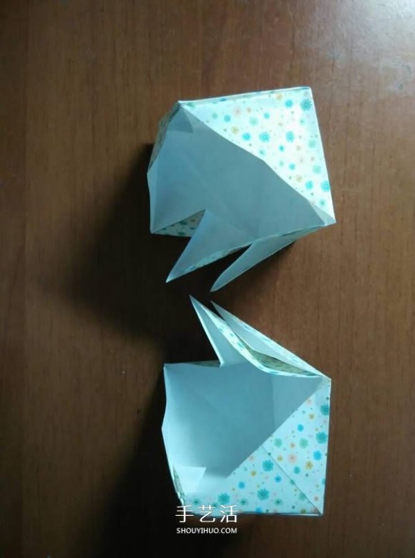 Fun magic box folding diagram and folding steps of a shrinkable box