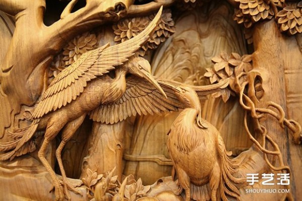 Chinese traditional Dongyang wood carving craftsmanship has been passed down for thousands of years