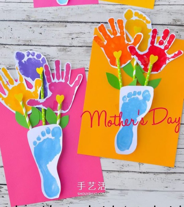 Creative and interesting DIY Mothers Day greeting card made with prints of palms and soles