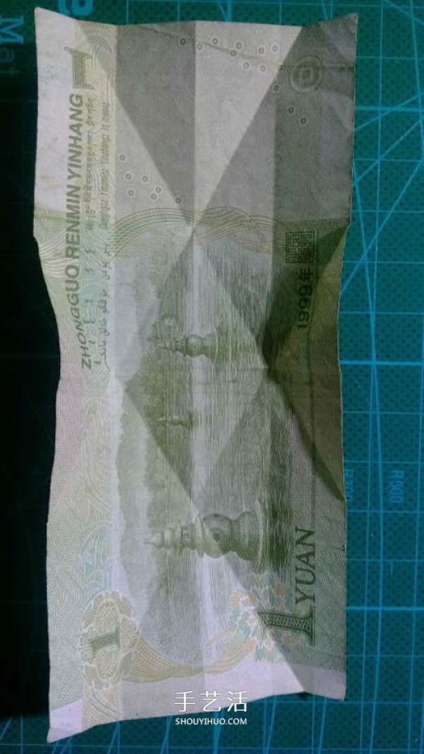 Illustration of the folding method of the hexagonal badge, origami hexagonal badge with one yuan bill