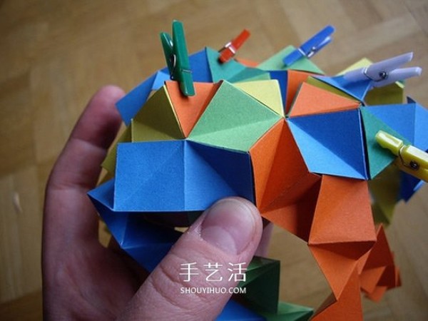 The steps of folding a paper ball and the picture of the detailed steps of origami balls