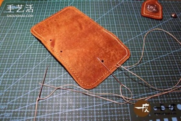 Handmade leather key bag making tutorial DIY key bag tutorial illustration