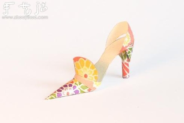 Appreciation of exquisite paper-cut works of womens high heels