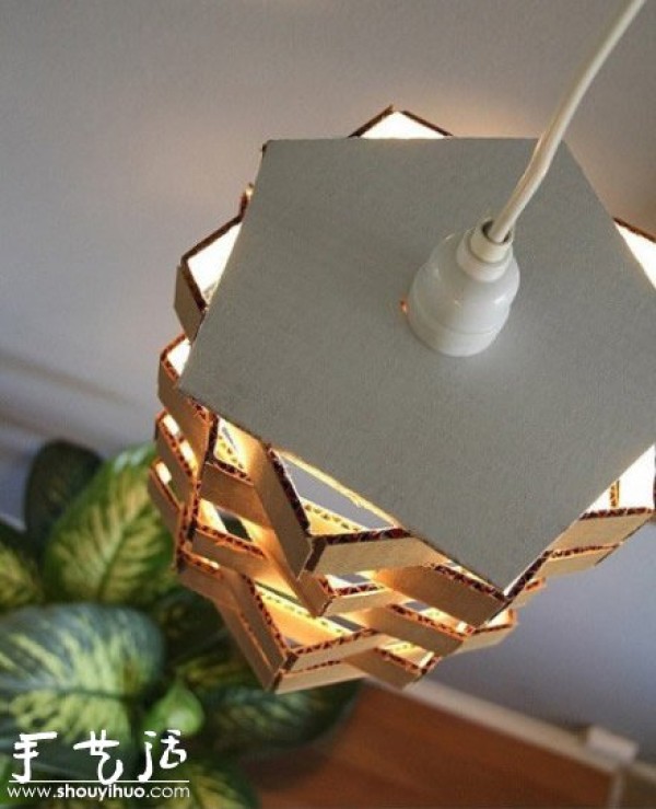 Mooncake box waste is used to make a beautiful handmade DIY lampshade