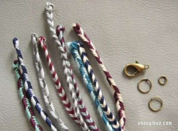 A tutorial on how to make a wide bracelet and a tutorial on how to braid a wide bracelet