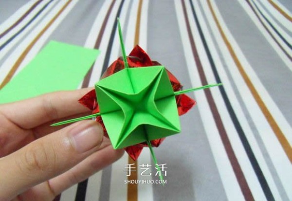 Tutorial on handmade origami flower holders can perfectly match Kawasaki roses