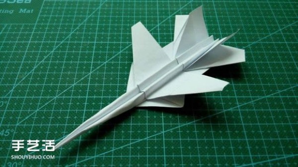 How to use paper to fold a fighter plane. Illustration of A4 paper folding fighter plane.Folding method