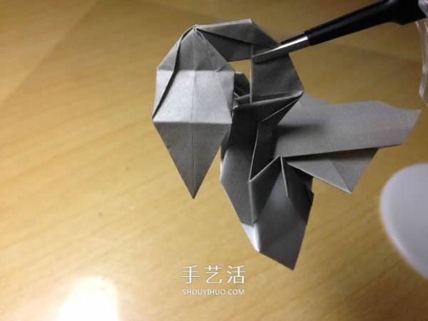 The origami method of an excavator illustrates the folding process of a manual excavator