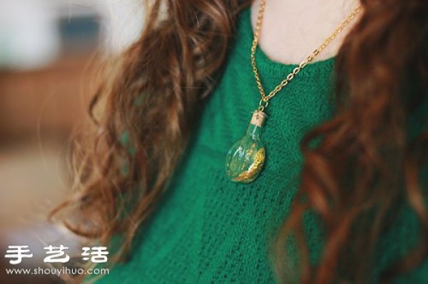 Glass bottle + metal chain DIY to make a wishing bottle necklace