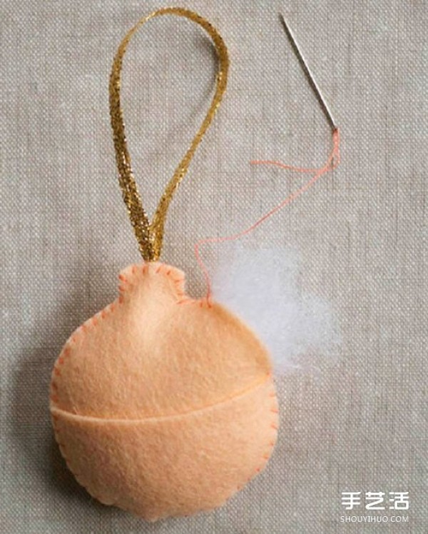 DIY production of non-woven trinkets and simple hand-made fabric pendants