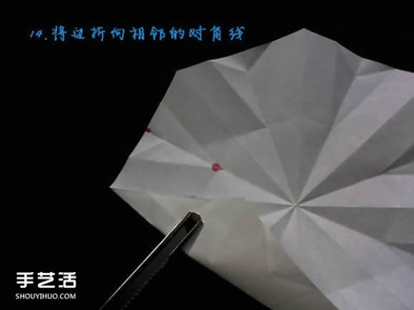 Three methods of origami with an eight-petaled flower, illustrated with a step-by-step diagram of the folding of an eight-petaled flower